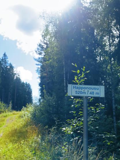 A sign in the forest saying "Happonousu" which means "Acid ascend", 520m and 48m elevation