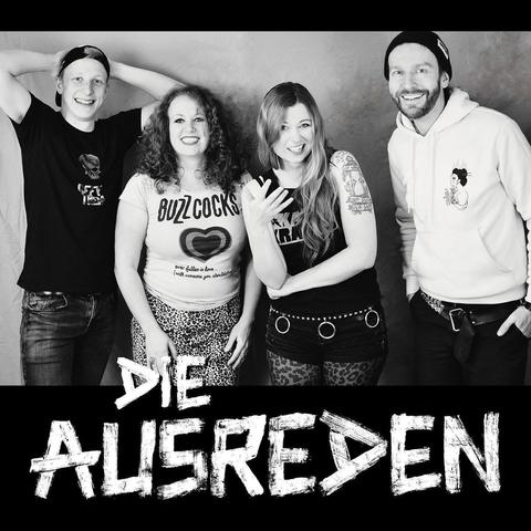 Band Foto von Die Ausreden
Außen 2 Männer, in der Mitte 2 Frauen
Und die Schrift die Ausreden. Das ganze ist im schwarz weiß