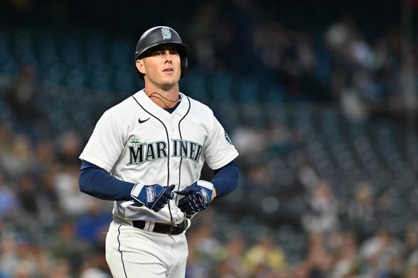 Mariners Designate Dylan Moore For Assignment