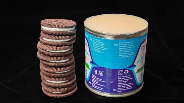 Beat condensed milk with Oreo cookies! Everyone is looking for this Dessert-recipe! No baking