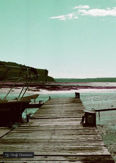 Petit quai à Baie Saint Paul à Charlevoix. Photographie par Cindy Cinnamon