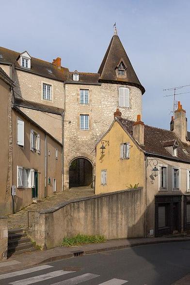 Ancienne porte de ville à #Châteauroux (#Indre) La tour de la prison était, au XIIIe siècle, l'une des six tours de l'enceinte du château seigneurial dénommé Château Raoul. Elle servait de prison à la justice d...
Suite 👉 https://monumentum.fr/monument-historique/pa00097300/chateauroux-ancienne-porte-de-ville
#Patrimoine #MonumentHistorique
Photo CC-BY-SA 4.0 : Benjamin Smith