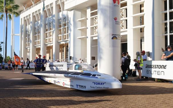 世界最大級のソーラーカーレース「BWSC2025」がスタート オーストラリアを約3000km走行 - Car Watch