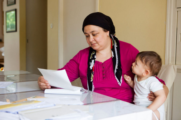 Sogar Eltern mit dem Sprachniveau B1 aus dem Integrationskurs haben Schwierigkeiten, die Informationen der Schulen zu verstehen und sich in Elterngesprächen gut zu verständigen.
©Getty Images