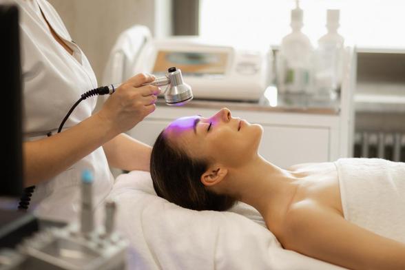 Una mujer en una consulta (Getty Images)
