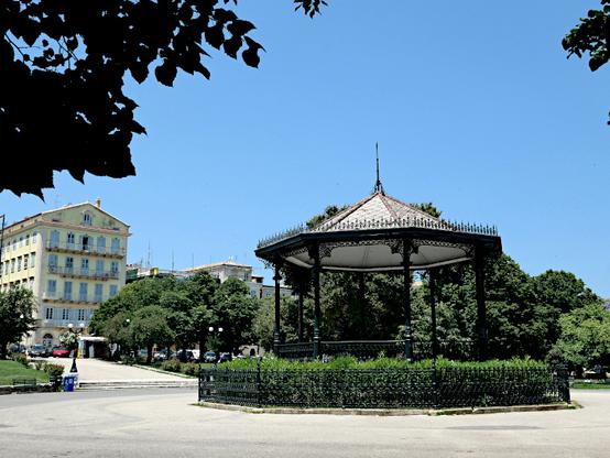 Foto van muziekkoepel in park