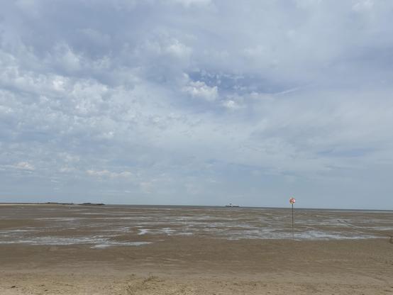 Vue de la plage de Gravelines, la mer est très très très très loin photo prise ce matin