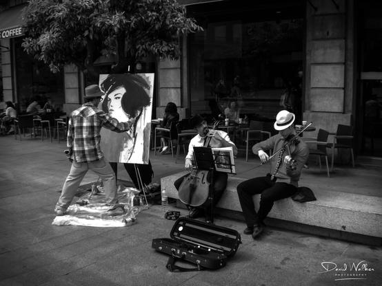 Street artists in Seville