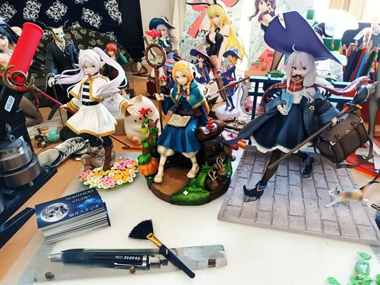 3 huge figures of Fieren, Marcyle and Elaina.