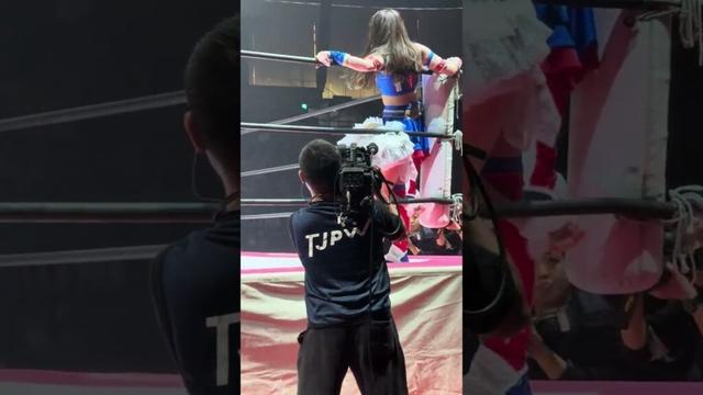 荒井優希が走り込んできた瑞希をビックブーツで吹き飛ばすも瑞希が荒井に飛びついて足の力で投げ飛ばすとコーナーで踏みつける 東京女子「SUMMER SUN PRINCESS '25」2025年7月21日