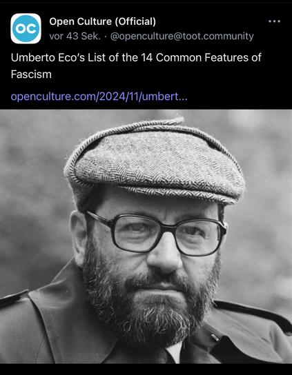 Bildbeschreibung (Deutsch):
Ein schwarz-weißes Porträt von Umberto Eco, ernst und nachdenklich, mit Brille, Bart und Schirmmütze.
Sein Blick wirkt wie eine Mahnung: Faschismus ist kein Relikt der Vergangenheit, sondern eine immerwährende Gefahr, die wir nur erkennen, wenn wir die Parameter des Bösen ernst nehmen.
Image Description (English):
A black-and-white portrait of Umberto Eco, serious and thoughtful, wearing glasses, a beard, and a flat cap. His gaze feels like a warning: fascism is not a relic of the past, but an ever-present threat we can only confront if we acknowledge the parameters of evil.🖖