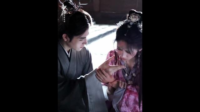 #shorts 所有的理智与冷静，都在见到伤口的一瞬间崩塌！ |  #献鱼 #陈飞宇 #王璐影  优酷综艺 YOUKU SHOW