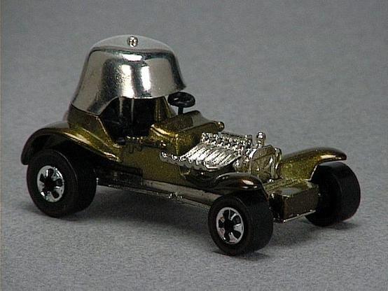 Released in 1993, Metal Flake Dark Blue-Green Red Baron of 25th Anniversary with Gold Redline wheels. Tampo: White HOT WHEELS logo in front. Packaging: 25th Anniversary Blister. Metal Body, Metal Base. Made in China. Scarcity: 2/10