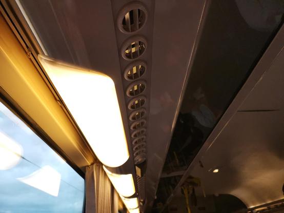 Light is mostly distributed by these glowing rounded patches. As a classical corniche it is a succession of mouldings and simple patterns.
The folded curtain completes this very modern interpretation of the classical architectural vocabulary.