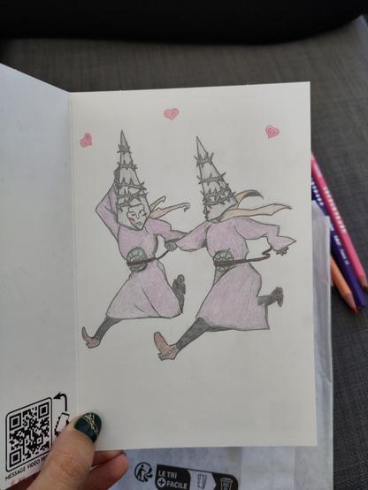 dans la carte postale dessin de deux personnages de Blasphemous "the Pentinent" qui courrent en se tenant la main, ils sont habillés d'une toge violette et portent un casque très haut en triangle avec des visages gravés dessus et du fil barbelé