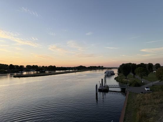 Die Maasplassen in Roermond in der untergehenden Sonne