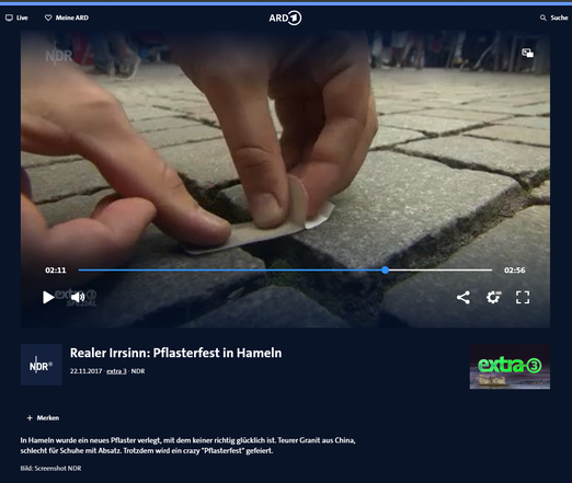 Pflaster auf dem Straßenpfaster. Screeshot NDR extra 3