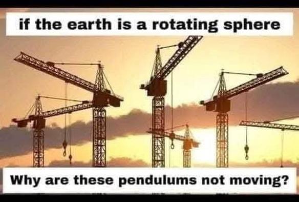 Bildbeschreibung (Deutsch):
Die drei Bilder zeigen typische Memes aus der Flat-Earth-Szene: Kommunikationstürme im Meer, Baukräne mit Pendeln und Sonnenstrahlen durch Wolken. Die Bildunterschriften stellen scheinbar logische, in Wirklichkeit aber wissenschaftlich falsche Fragen, die grundlegende physikalische Tatsachen ignorieren.
Image Description (English):
The three images depict typical Flat Earth memes: communication towers in the ocean, construction cranes with hanging cables, and sun rays shining through clouds. The captions pose seemingly logical, but in reality scientifically false questions that ignore basic physical facts.🖖