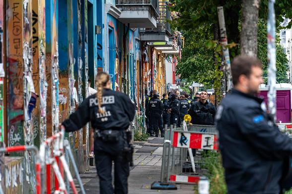 Bullen vor der Rigaer 94