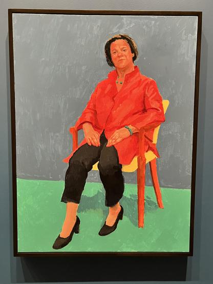 Eine Frau in lässiger Pose