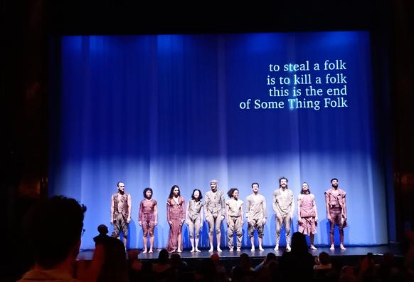 Das Ensemble verbeugt sich