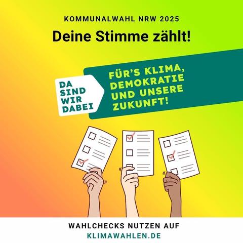 Drei Hände mit verschiedenen Hautfarben halten je einen Stimmzettel in die Höhe. 
Text:
Kommunalwahl NRW 2025
Deine Stimme zählt!
Da sind wir dabei.
Für's Klima, Demokratie und unsere Zukunft!
Wahlchecks nutzen auf https://klimawahlen.de