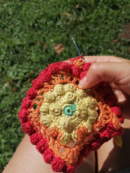 La prima mattonella, iniziata oggi sotto un timido sole, in giardino