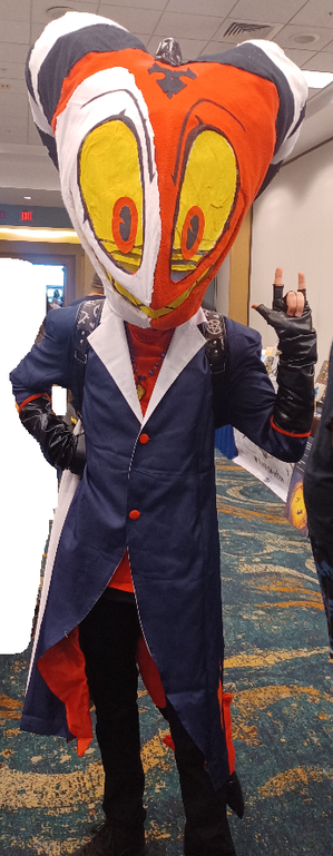 Blitzo cosplayer