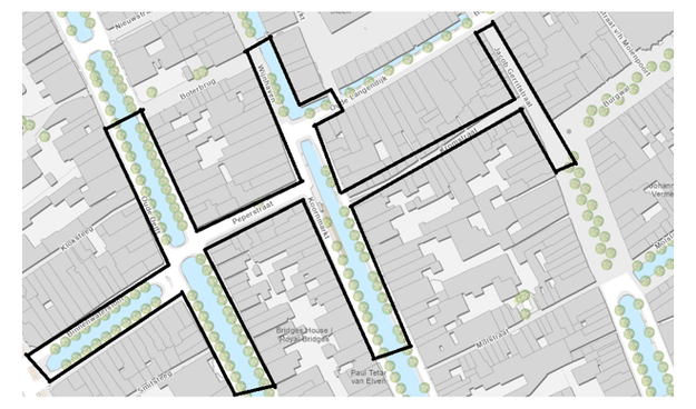Een plattegrond van de Delftse binnenstad waarop een groot gebied zwart omlijnd is:
De Binnenwatersloot (helemaal) 
De Peperstraat (helemaal)
De Kromstraat (helemaal)
De Jacob Gerritstraat (helemaal)
De Wijnhaven, (helemaal)
De Koornmarkt (grotendeels)
De Oude Delft (Deels)