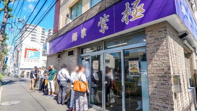 爆食いアニキのお腹を満たす開店すぐに満席になる埼玉屈指の家系ラーメン店