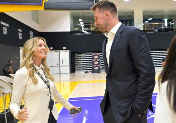 Seismic Shift In Leadership Of Lakers Set To Happen Soon