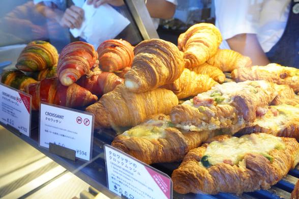 【万博グルメ】フランス館「メゾンカイザー」万博限定パンを実食レビュー。閉幕前にリピしたい本場の味 - トラベル Watch