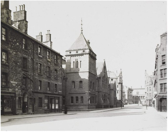 Bristo School, looking wesr down Marshall Street west towards Edinburgh University's "New Buildings" off Teviot Place. © Edinburgh City Libraries