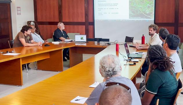Le comité de suivi de la pépinière polyvalente de Koumac en réunion avec le Conservatoire Botanique de Nouvelle-Calédonie, au chevet des espèces rares et menacées du Grand Nord Calédonien