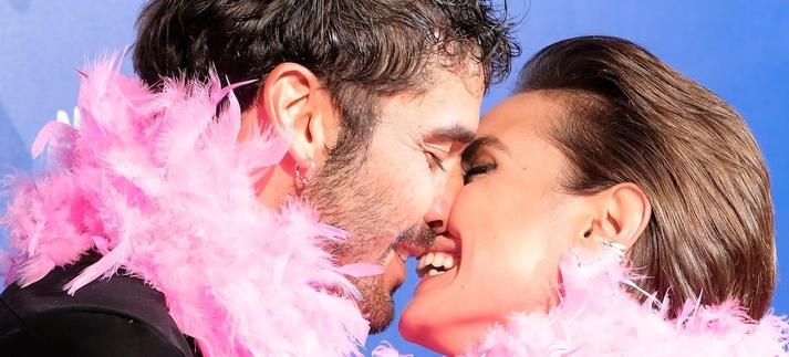 Álex García y Verónica Echegui derrochando amor en el estreno de 'No Culpes Al Karma De Lo Que Te Pasa Por Gilipollas' en 2016. / NurPhoto