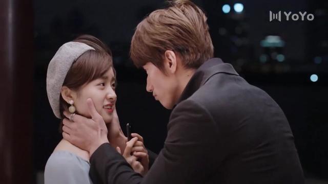 كيف تعتقدين بأننا لسنا في علاقـة بعد كل هذه القبـلات🔥(عد نجومك المحظوظة )