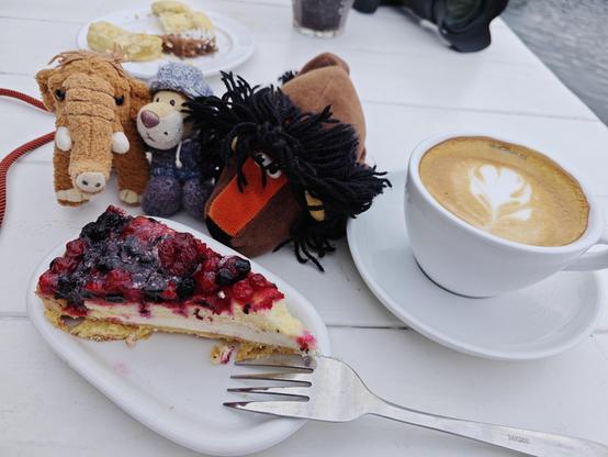 Beeren Torte für die Löwen und das Mammut, dazu Schaumschnauze