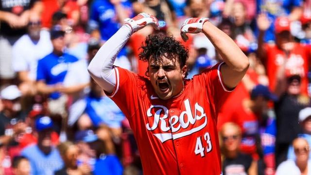 Reds prospect Sal Stewart singles in his first MLB at-bat
