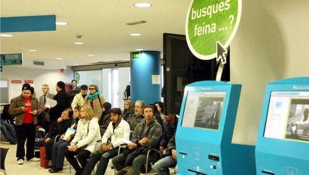 La baixada del turisme coincidint amb la fi del mes d'agost genera un repunt en les llistes de l'atur (ACN)