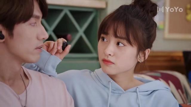 قلبـه ضعيف امامها و لا يتحمل ان يغضب منها 🔥(عد نجومك المحظوظة )