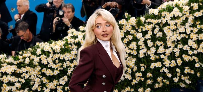 Sabrina Carpenter en la alfombra roja de la Met Gala de 2025 / Taylor Hill
