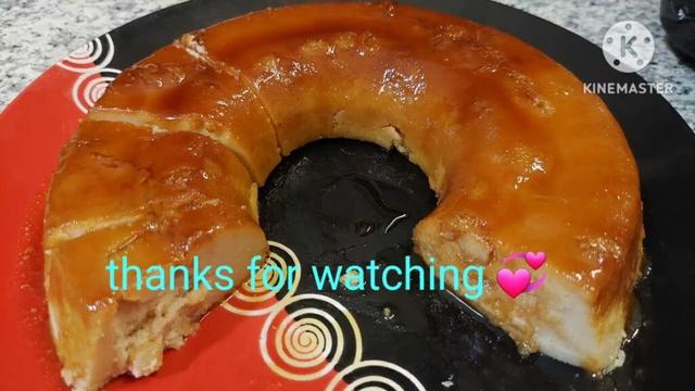 プリンケーキを逆さまに。とても美味しいです。