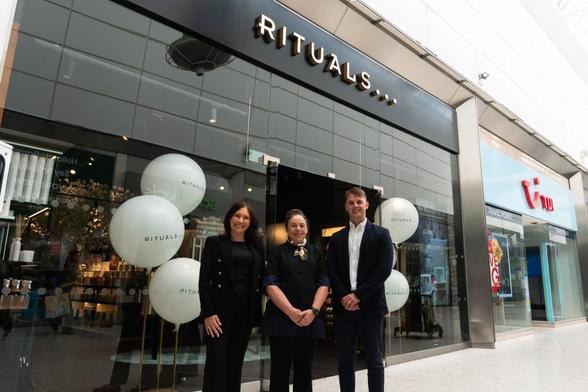 Rachelle Al-Kaabi (Rituals Area Manager), Pauline Jones-Morris (Rituals Store Manager) and Adam Gibbons (Estates Manager at Centurion Group).
