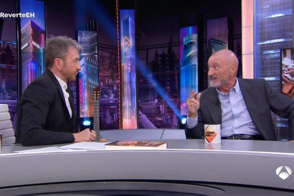 Foto de archivo de Pablo Motos y Reverte en 'El Hormiguero'. (EL HORMIGUERO)