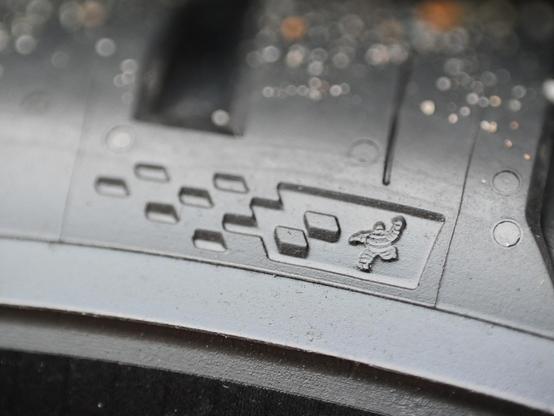 Close up of the small Bibendum showing the tread wear indicators