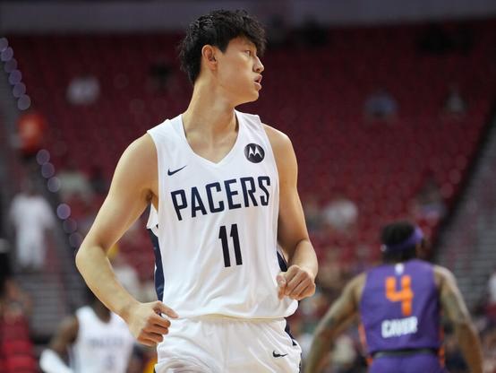 Nets To Sign Fanbo Zeng