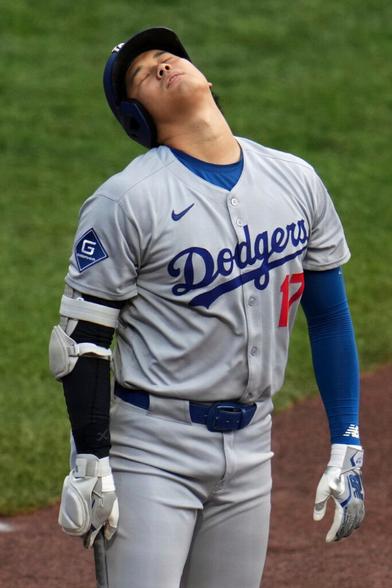 Is it because the Dodgers are becoming increasingly difficult to go straight to the DS because they said it was a super team, but they lost two consecutive games in the last place in the East?