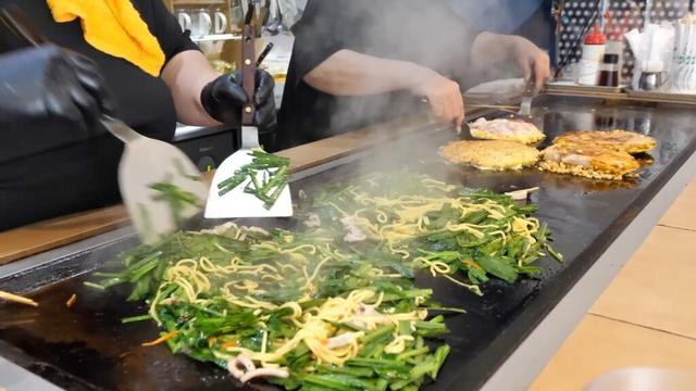田舎にポツンとニラ爆弾の圧倒的スタミナ焼きそばが過ぎすぎる！