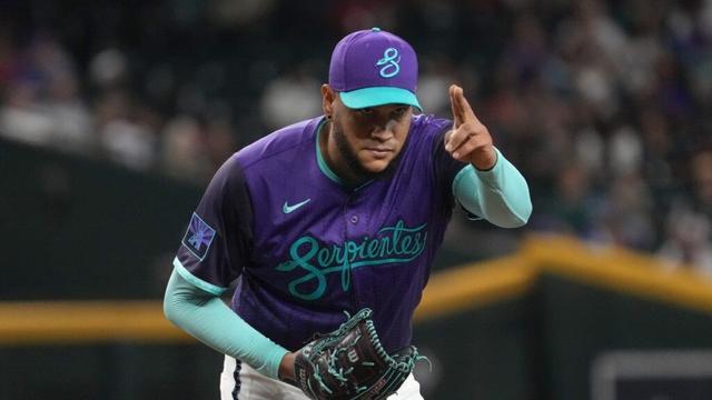 Diamondbacks blast 3 home runs, score late in win over Red Sox