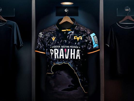 Ospreys shirt with sponsor Pravha
